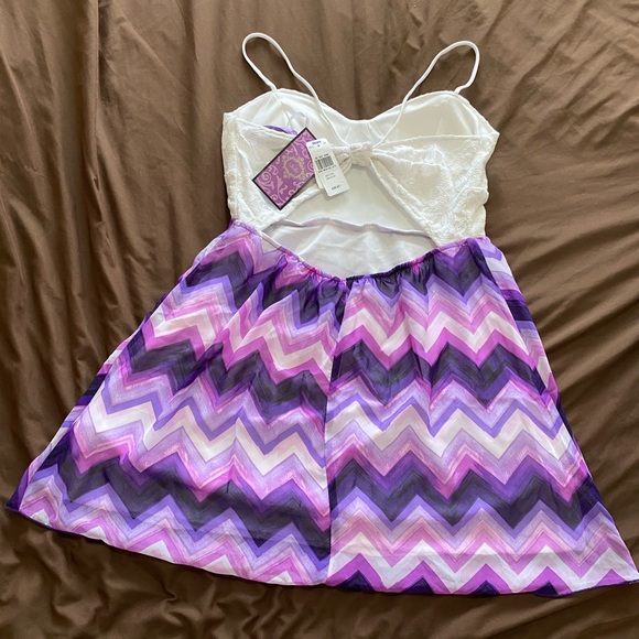NWT Patterned mini dress - Picture 2 of 10